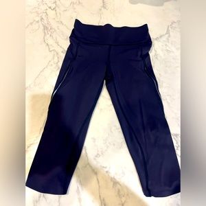 Navy Lululemon crop leggings